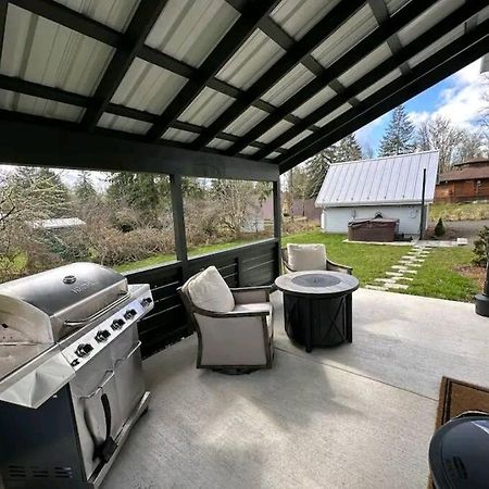 Romantic Cozy Cabin Walk To Lake Hot Tub Bikes Kayaks Grill Onalaska Exterior photo
