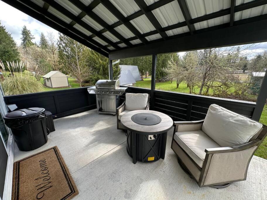 Romantic Cozy Cabin Walk To Lake Hot Tub Bikes Kayaks Grill Onalaska Exterior photo