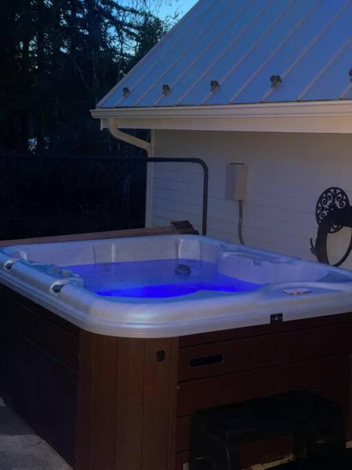 Romantic Cozy Cabin Walk To Lake Hot Tub Bikes Kayaks Grill Onalaska Exterior photo
