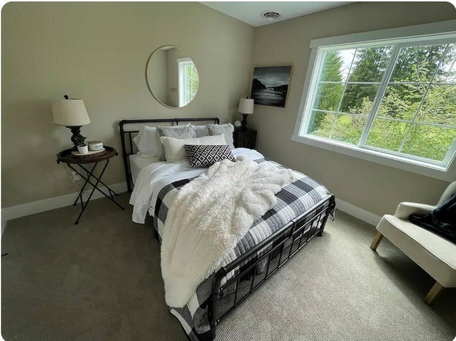 Romantic Cozy Cabin Walk To Lake Hot Tub Bikes Kayaks Grill Onalaska Exterior photo