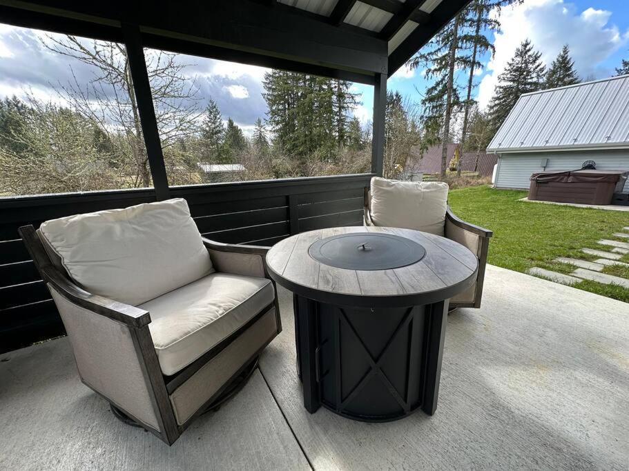Romantic Cozy Cabin Walk To Lake Hot Tub Bikes Kayaks Grill Onalaska Exterior photo