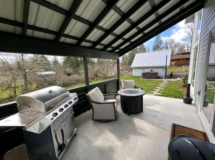 Romantic Cozy Cabin Walk To Lake Hot Tub Bikes Kayaks Grill Onalaska Exterior photo